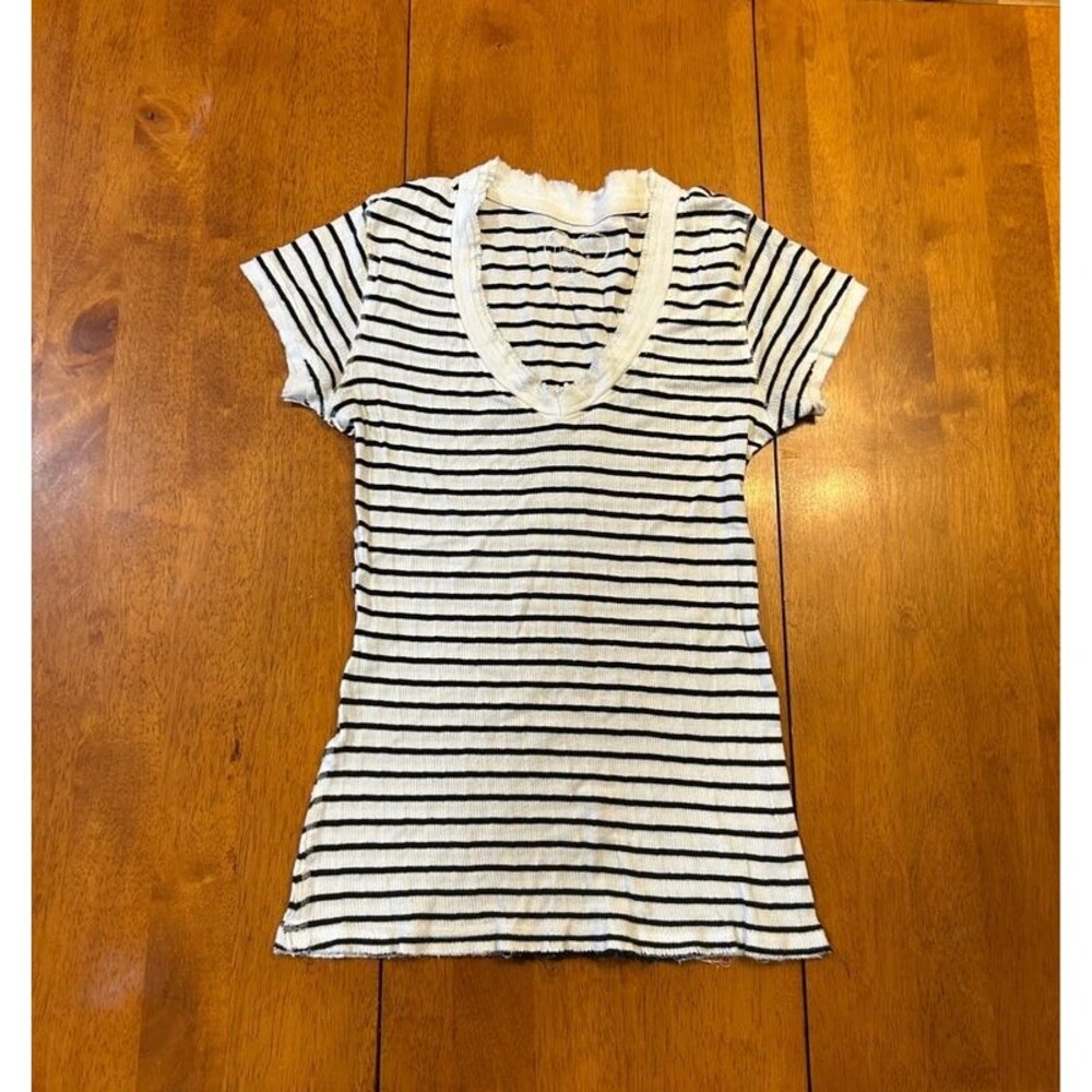 Rue 21 Striped Ribbed V Neck XL